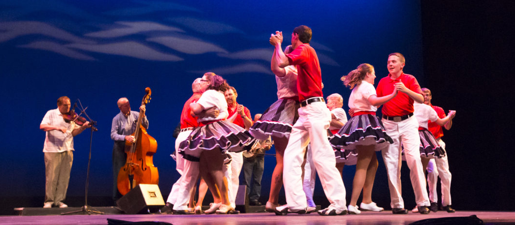 Gaston_Lacombe_0009-1100×465- web musicians and dancers on stage