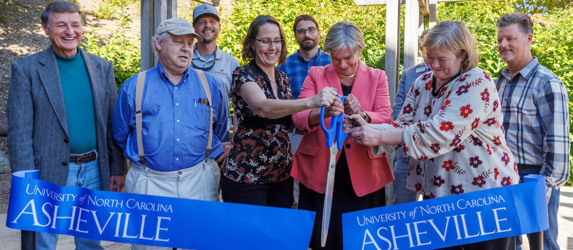 Chancellor Cable unveils solar panel installation at reuter center