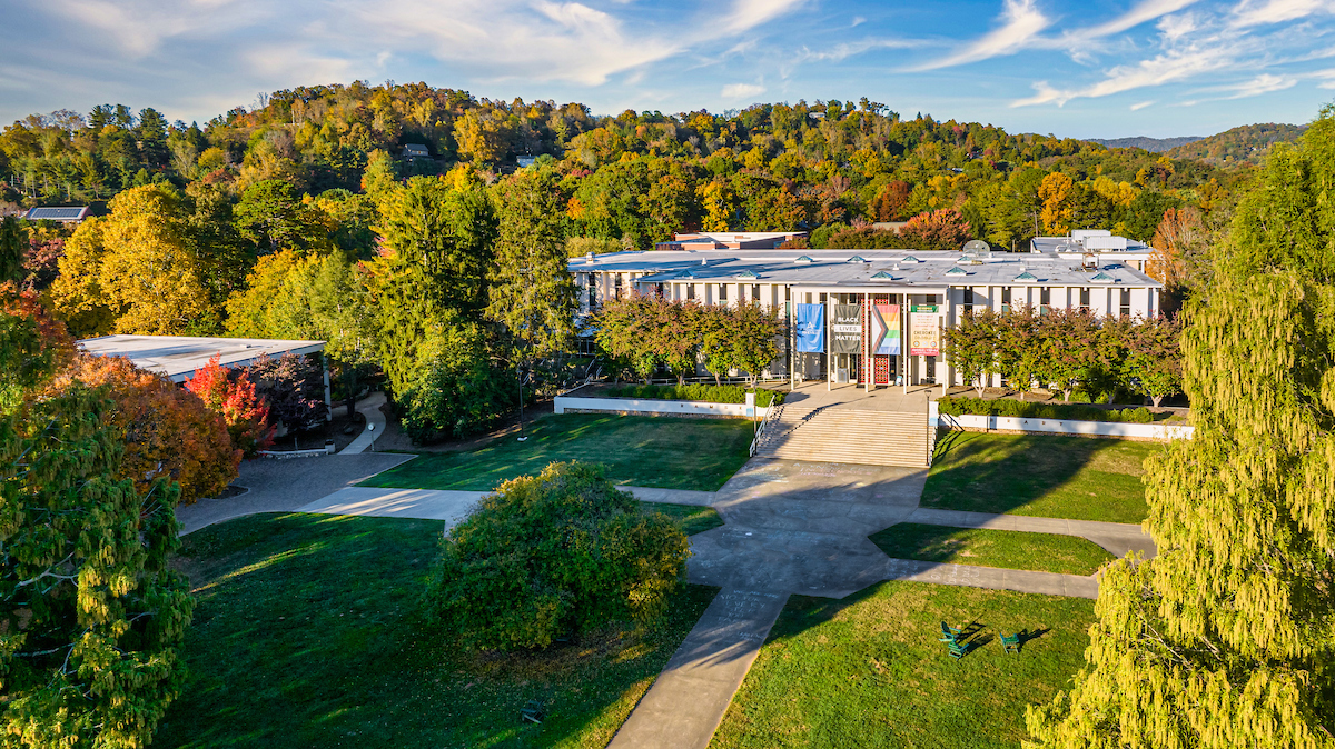 UNC Asheville Announces December 2022 Chancellor's List and Dean's List  Students - News And Events | UNC Asheville