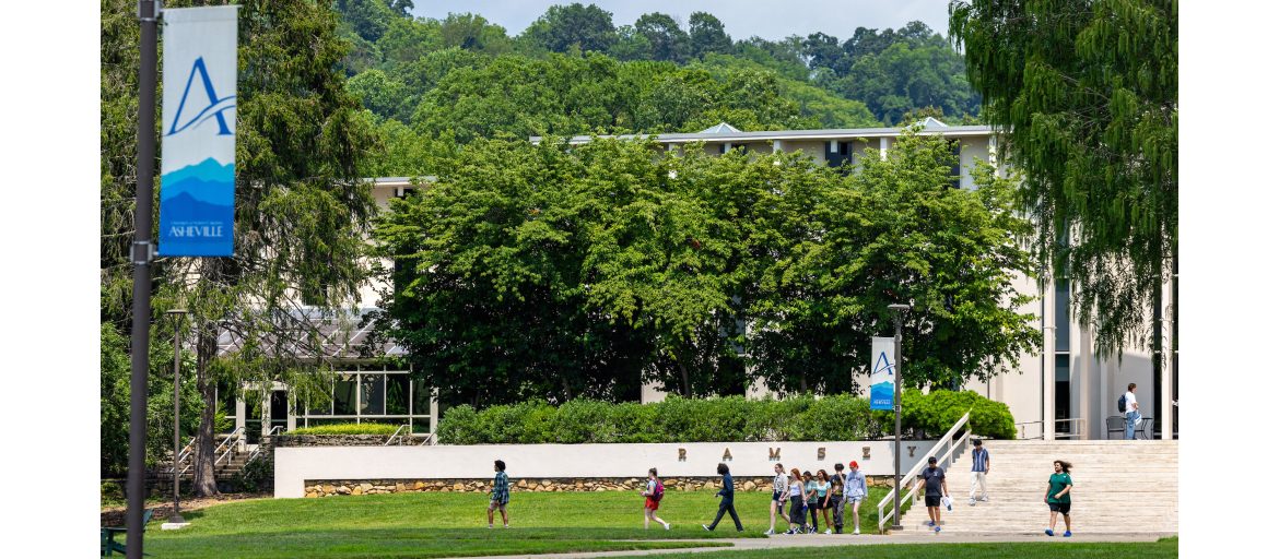A photo of students walking on the quad during warm weather